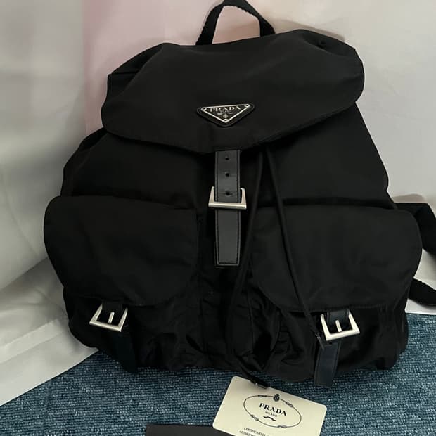 프라다백팩