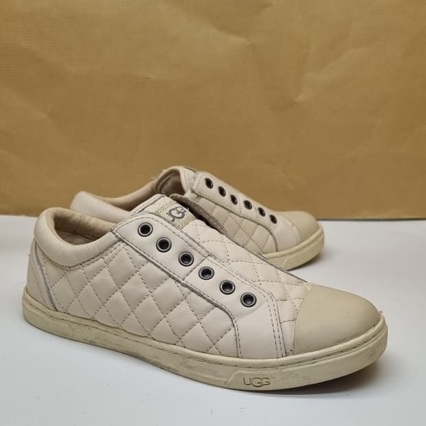 UGG. 어그 안감털 여성스니커즈230 
