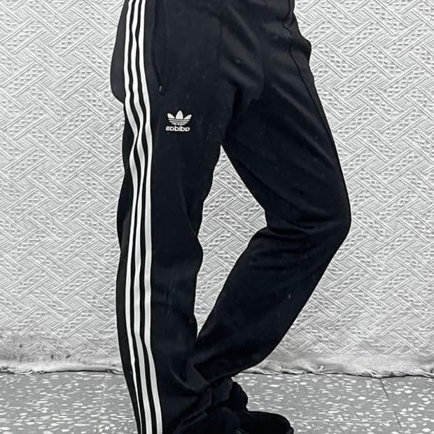 아디다스 흑탭 슈퍼스타 오리지널 삼선 트랙팬츠 100 C09077
