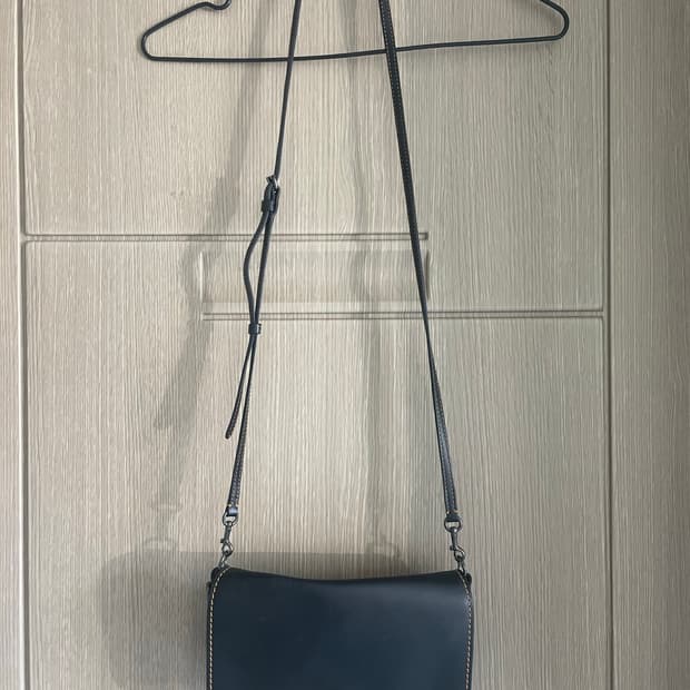 COACH dinky leather 크로스백 