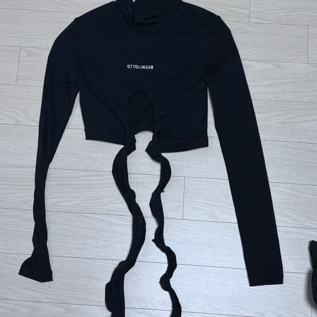 오토링거 컷아웃 터틀넥 롱슬리브 탑 s