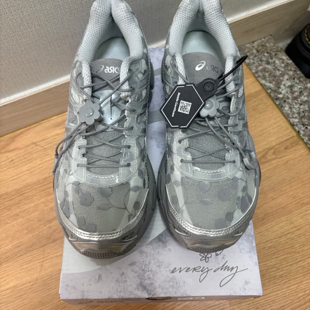 아식스 x 세실리에 반센 젤 큐물러스 16 그레이