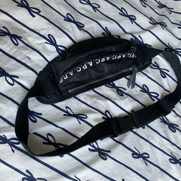 APC 아페세 슬링백 힙색