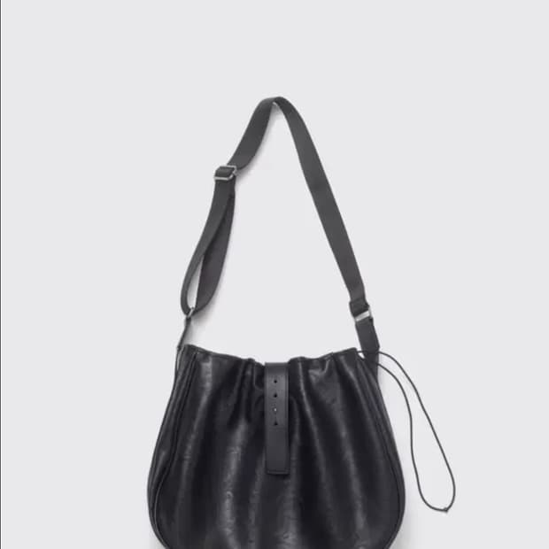 해칭룸 레더 숄더백 L