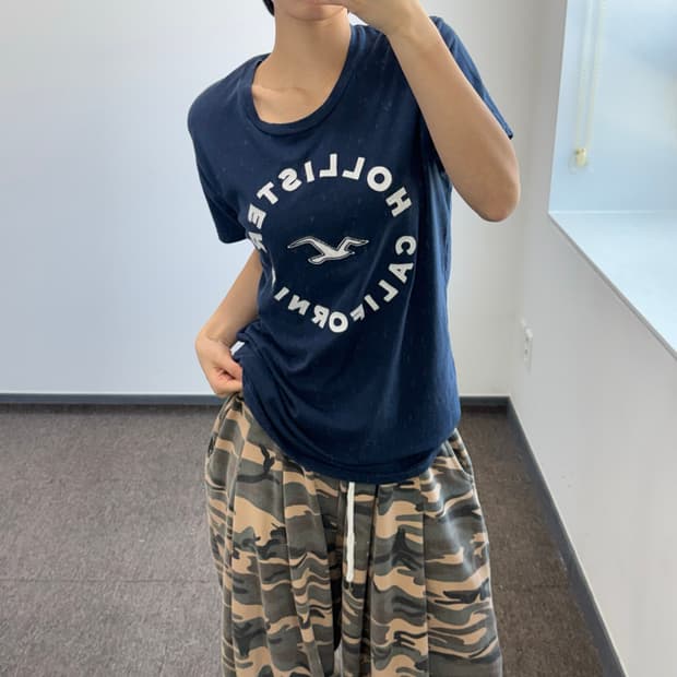 Hollister 홀리스터 스펠아웃 로고 네이비 반팔