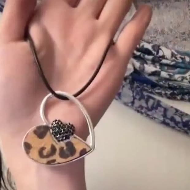 레테빈티지 호피 하트 고무줄 목걸이