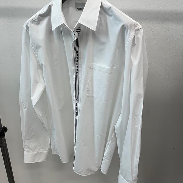 110) 버버리 신형 레터링 셔츠 