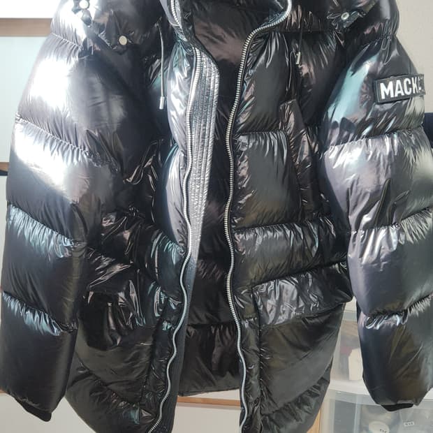 정품.새상품급.맥케이지 NA 켄드릭 유광 패딩.42사이즈.105.XL