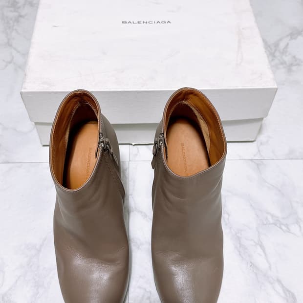 발렌시아가 가죽 앵클부츠 