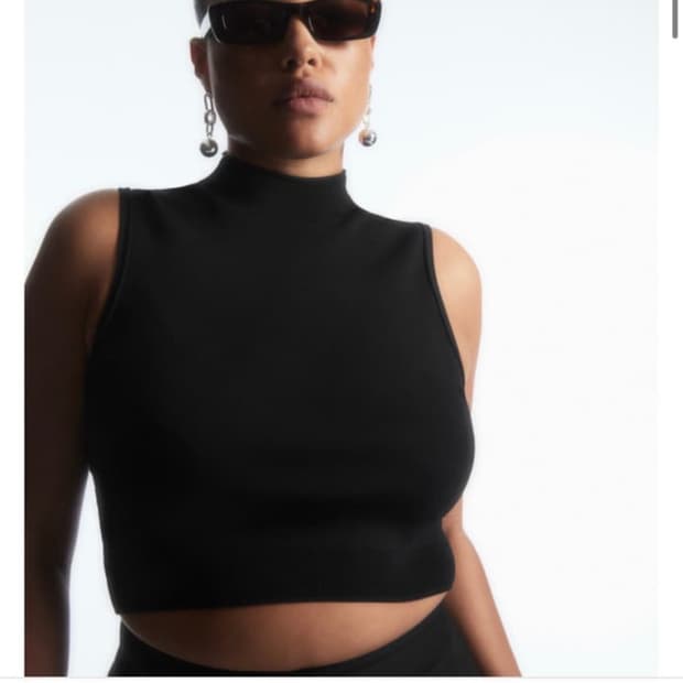 cos 크롭 니티드 슬리브리스 탑