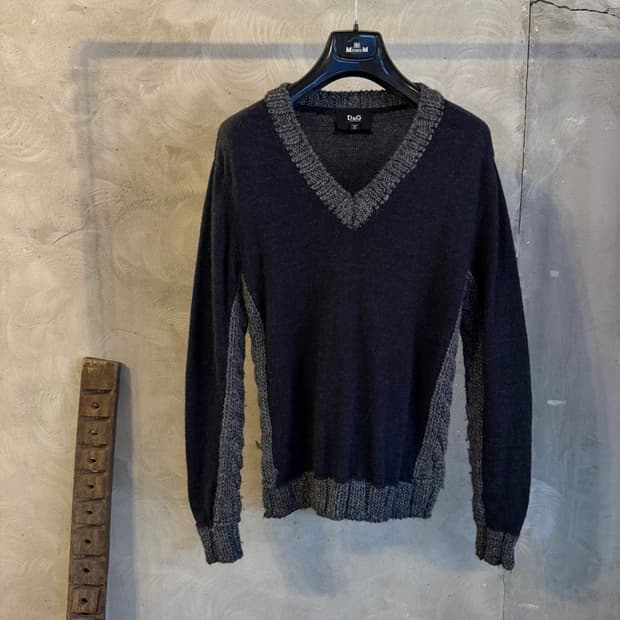 돌체앤가바나 브이넥 니트 100