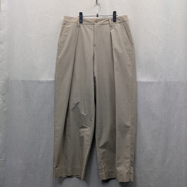 BEAKER 베이지 핀턱 와이드 팬츠