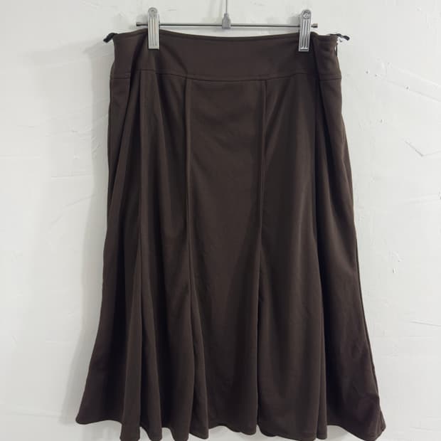 brown pleats skirt