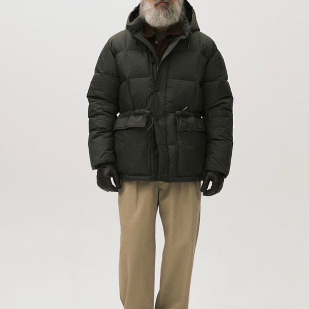 아웃스탠딩 카라코람 패딩 올리브 색상