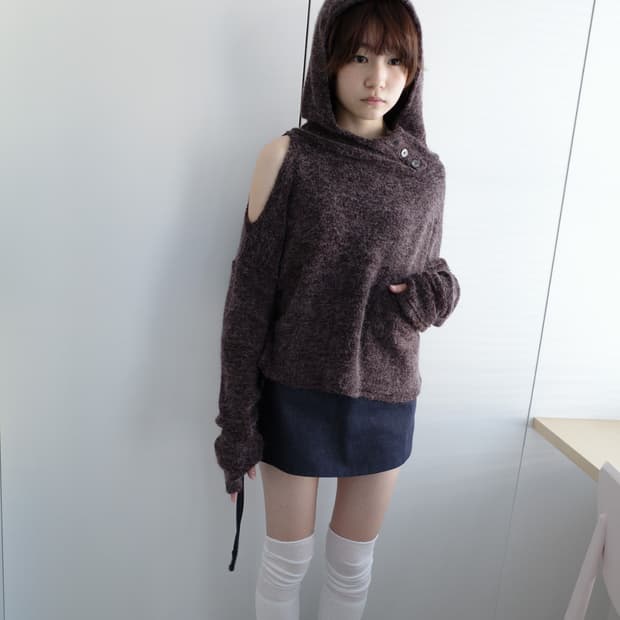 인앤양 니트 숄더 후디 와인