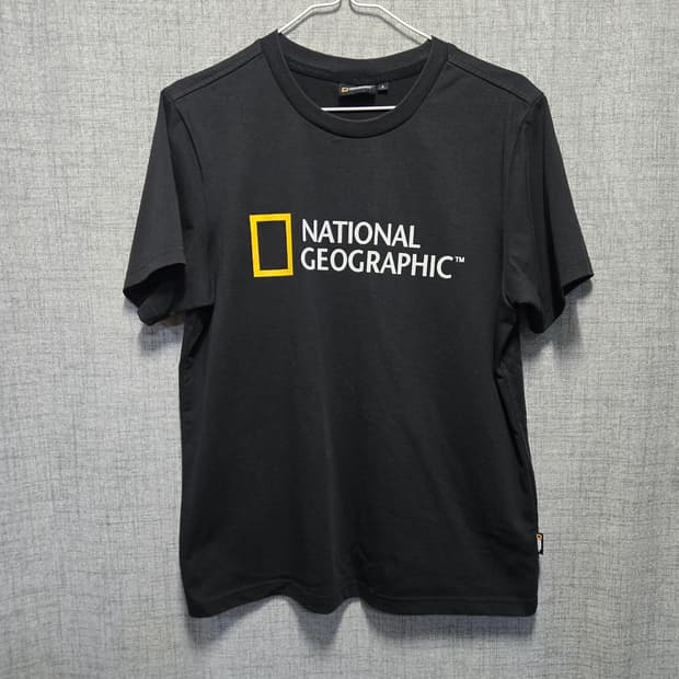 내셔널지오그래픽 검정 반팔 티셔츠 
