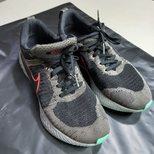 275 NIKE REACT 러닝화 블랙