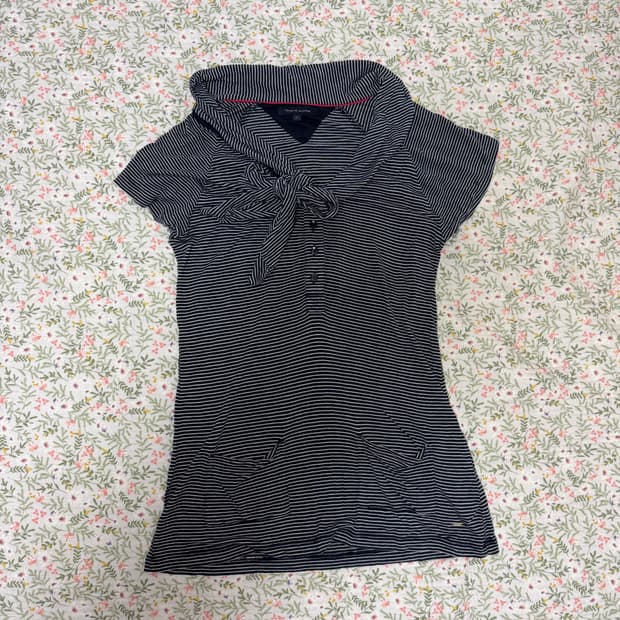 타미 힐피거 네이비 스트라이프 리본 탑