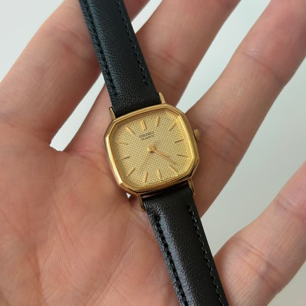 1980s Texture Dial Gold Ladies Quartz