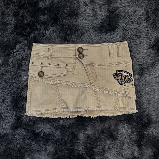 Cecil McBee 베이지 카고 레터링 자수 숏스커트팬츠