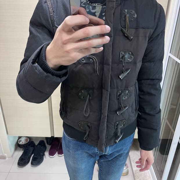 엠포리오 아르마니 패딩