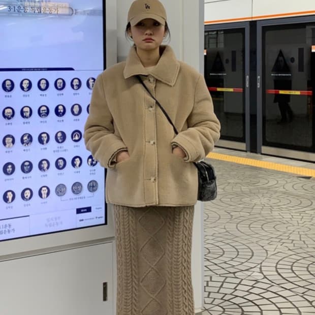 쉬이즈큐트 모찌자켓 베이지