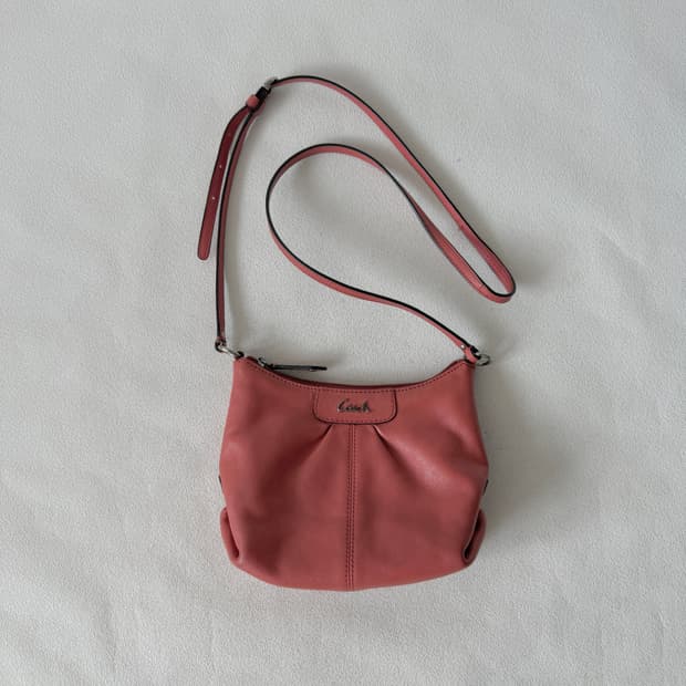 코치(COACH) 레더 크로스백