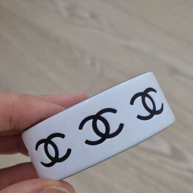샤넬 로고 화이트 뱅글