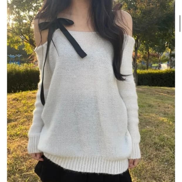 리본 오프숄더 니트 (연말룩)