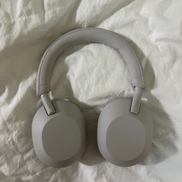 소니 WH-1000XM5 실버 헤드폰