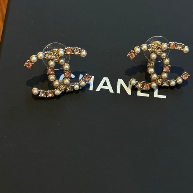 샤넬 정품 업사이클링 cc로고 진주 클리어 스톤 귀걸이