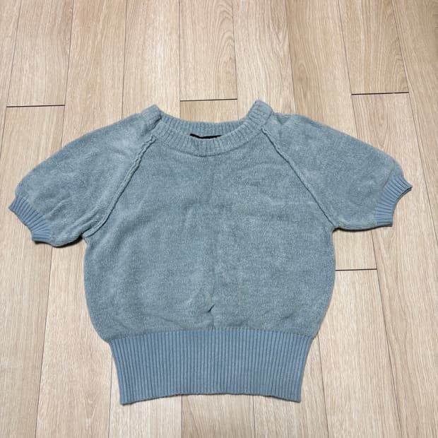 다이애그널 플러피 하프 슬리브 니트