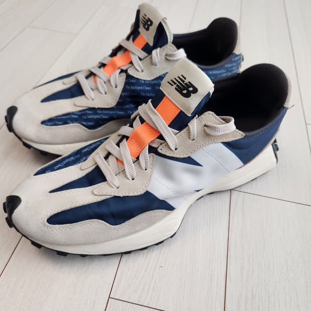 뉴발란스 운동화 327 네이비/그레이 사이즈270

사용감 외에 오염(생