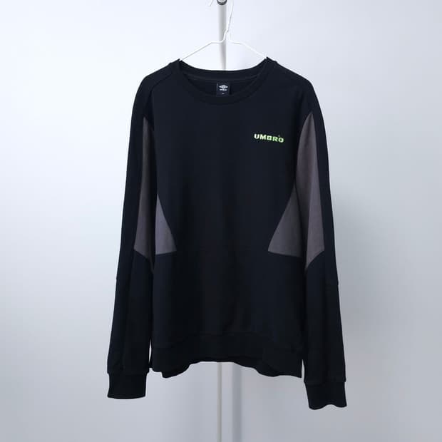 엄브로 맨투맨 105