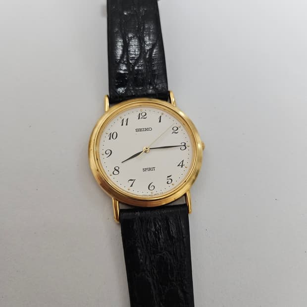 세이코 스피릿 빈티지 쿼츠 시계