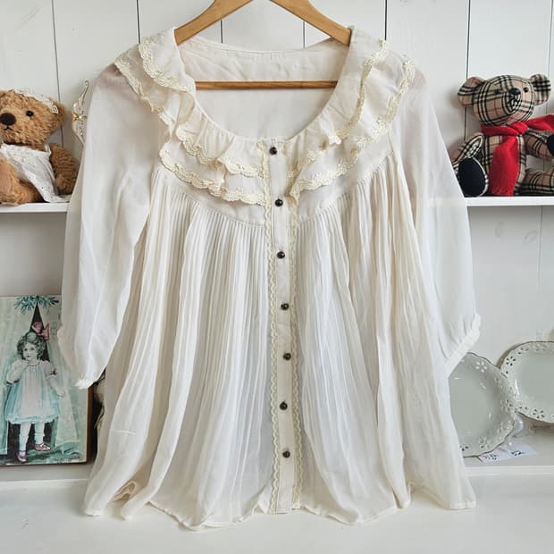 엑시즈팜(Axes Femme) 프릴 플리츠 쉬폰 블라우스