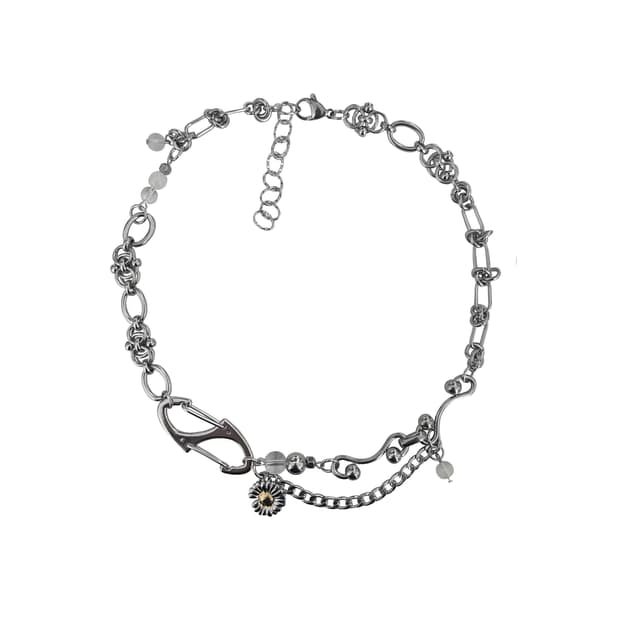 Buckle daisy necklace