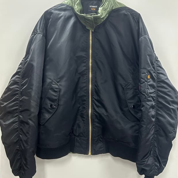 베트멍 x 알파 인더스트리 봄버 자켓