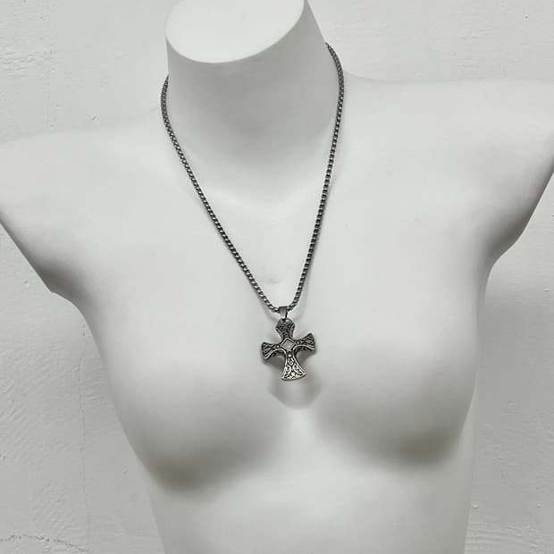 엔틱 십자가 패턴 네크리스