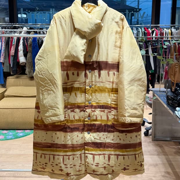 하이 스포팅 기어 베이지 페인팅 넥머플러 점퍼 