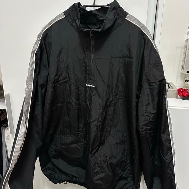 배드블러드 바람막이 블랙