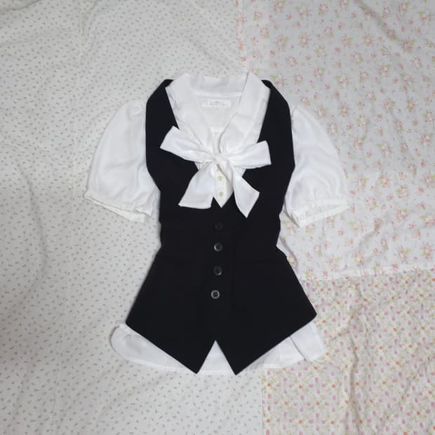 빈티지 고딕 공겜여주 화이트 리본 블라우스 고스 펑크 갸루