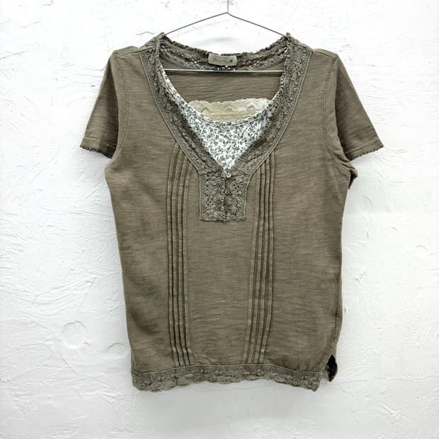 petitreitre 레이스 핀턱 티셔츠