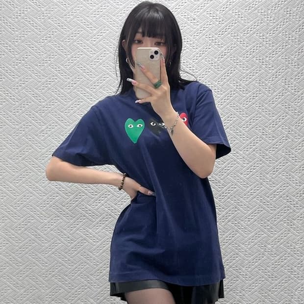 꼼데가르송 올드스쿨 스트릿 키치 트리플하트 반팔티 L C12619