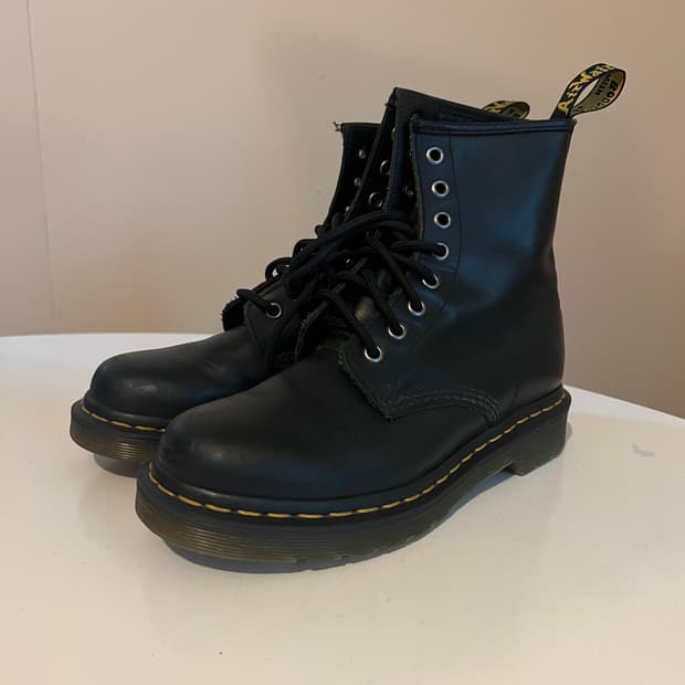 닥터마틴 1460 스무스 8홀 부츠
