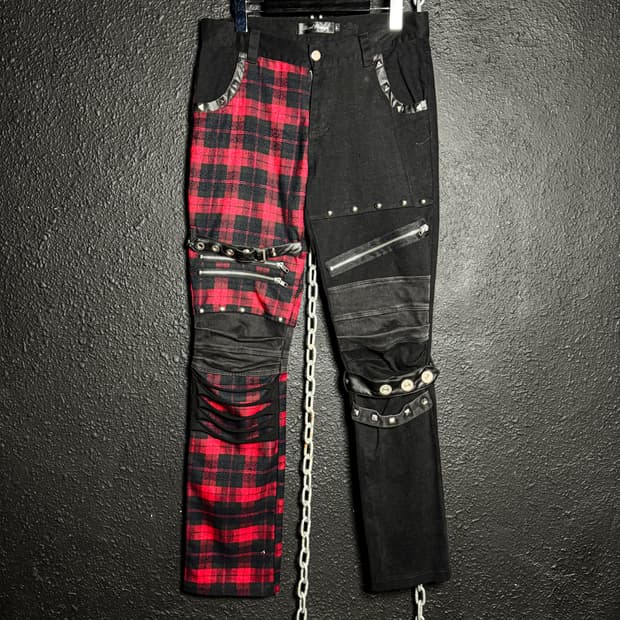 SEX POT ReVeNGe – Red Check & Black Pant