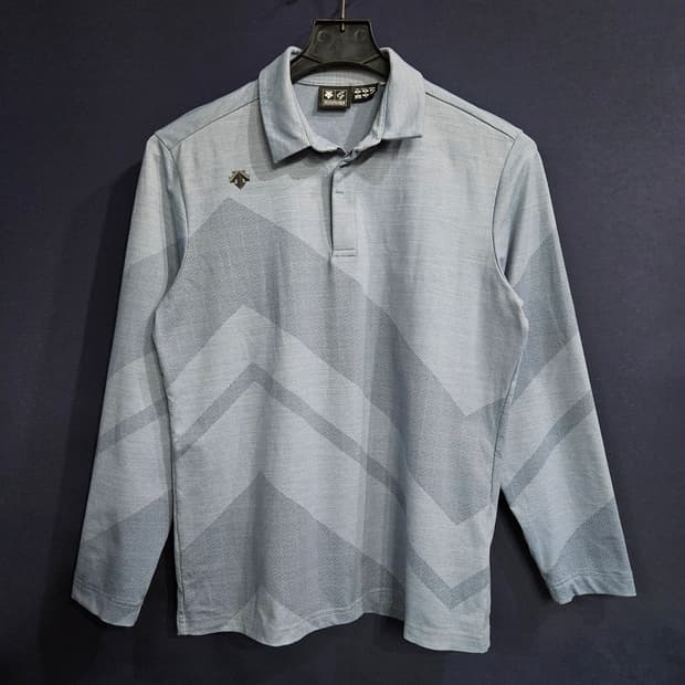 데상트 골프 스카이블루 문양 남성 슬림핏 105 골프 카라긴팔티 