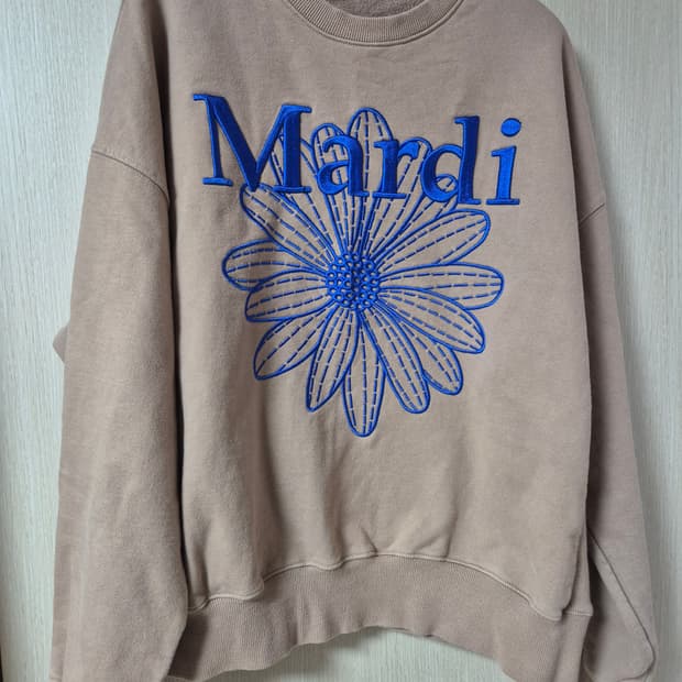 마르디메크르디 자수 맨투맨 플라워맨투맨