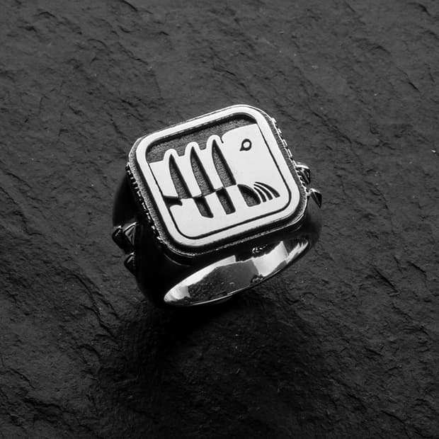 킹크로치 킬베로스 반지 12호 판매합니다