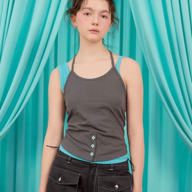 현재품절) 헤레틱 BUTTON STRAP HALTER TOP